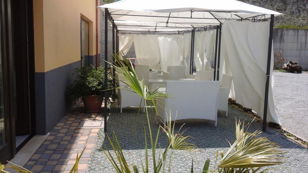 Fgs Service Snc "White Room" Ruoti Exterior foto
